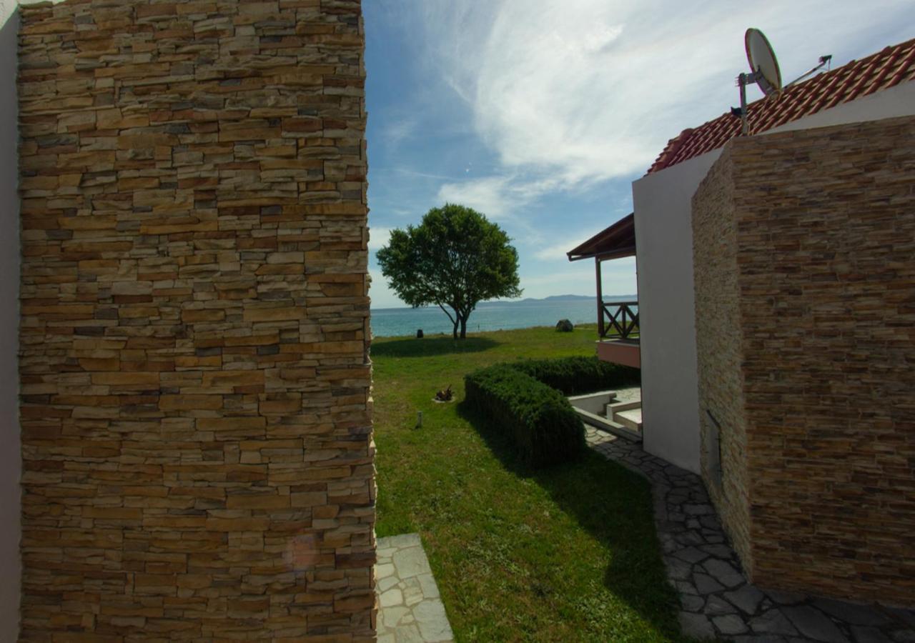 Beachfront Stylish Maisonette In Ierissós Buitenkant foto