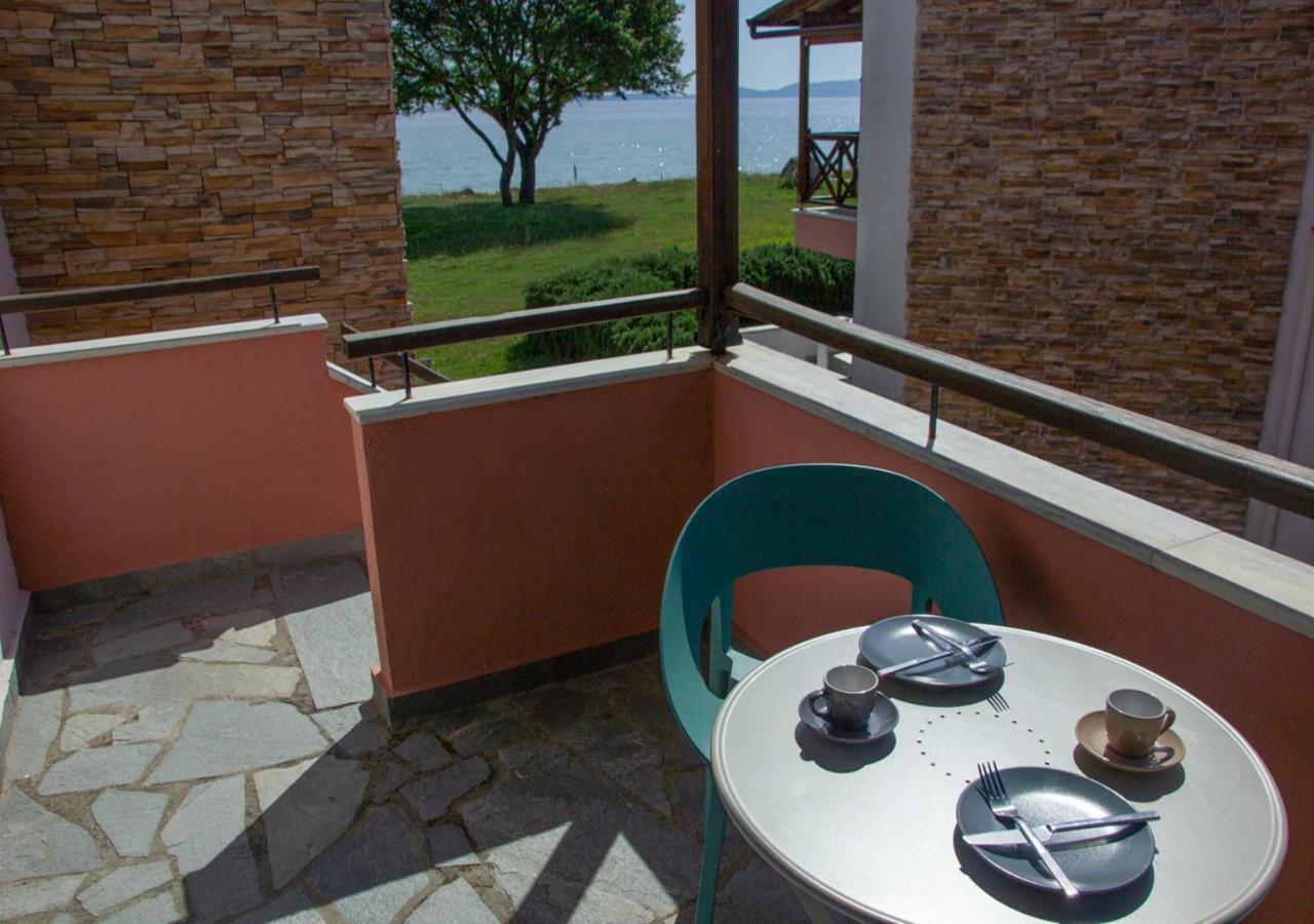 Beachfront Stylish Maisonette In Ierissós Buitenkant foto